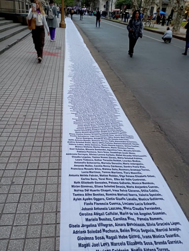 marcha-bandera-nombres-femicidios-de-todo-el-pais-771x1024-1